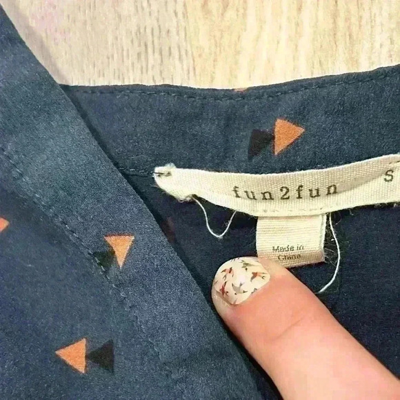 Fun 2 Fun Stitch Fix Lillian Short Sleeve V-Neck Lightweight Blouse Blue Size S - Picture 4 of 7